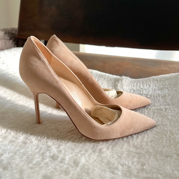 Manolo Blahnik BB Pointed Toe Pump - Picture 2 of 4